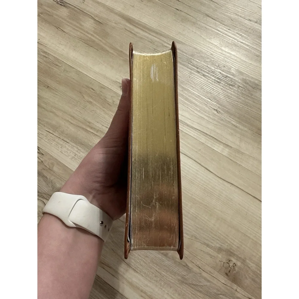 Zondervan NIV Trimline‎ Bible with a brown Italian Leather Duo-Tone cover